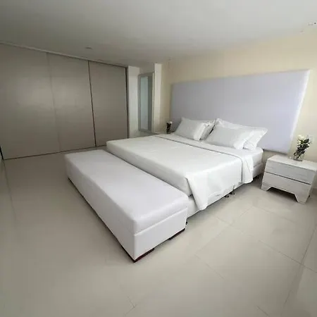 Gloria Al Laguito Duplex Apartment